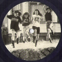 Load image into Gallery viewer, 7 Year Bitch : Lorna / No Fuckin&#39; War / You Smell Lonely (7&quot;, EP, Pur)
