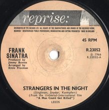Load image into Gallery viewer, Frank Sinatra : Strangers In The Night (7&quot;, Single, Sol)
